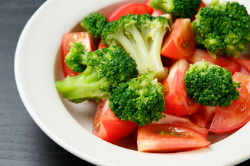 ブロッコリーとトマトのサラダ