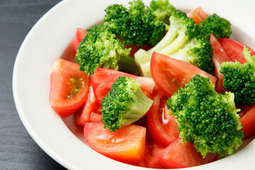 ブロッコリーとトマトのサラダ