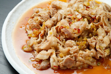 豚バラのニンニク醤油炒め