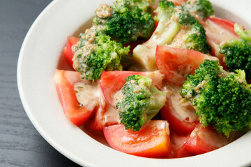 ブロッコリーとトマトのサラダ