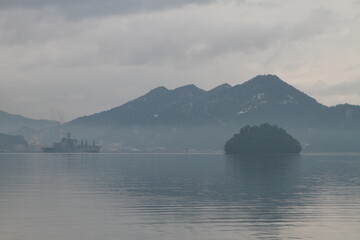 早朝の静かな海