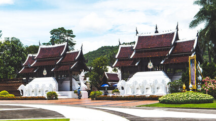 Obraz premium park rajapruek in chiang mai thailand botanical gardens buddist architecture insects tropical plants green 