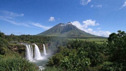Obraz premium Photograph of a dual cascade in a tropical paradise