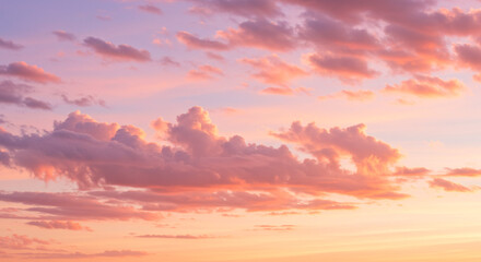 Obraz premium Vibrant sunset paints the sky with soft pink and orange clouds, creating a serene and beautiful atmospheric backdrop.