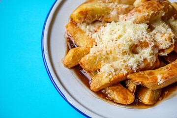 Chunky Chips With Melted Cheese And Gravy