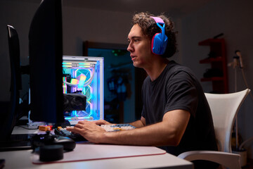 A Unique Gaming Setup Featuring Exceptional Arm Support Designed for Enhanced Comfort