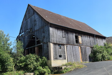 Altes zerfallenes Bauernhaus in der fränkischen Schweiz