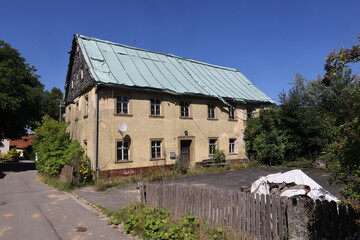Altes zerfallenes Bauernhaus in der fränkischen Schweiz