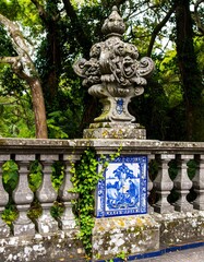 Obraz premium Ornate stone urn atop a stone balustrade