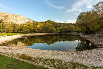 Lago pio a Villalago in Abruzzo sopra al lago di San Domenico