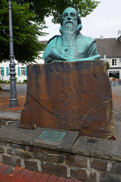 Fabry-B&uuml;ste am Markt in Hilden