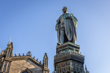 Obraz premium Monument to the Walter Montagu Douglas Scott in the Old Town of Edinburgh city, Scotland, UK
