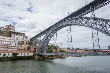 Fototapeta premium Dom Luis I Bridge over Douro River between cities of Porto and Vila Nova de Gaia, Portugal