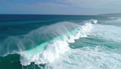 Fototapeta premium Powerful ocean waves crash on shore