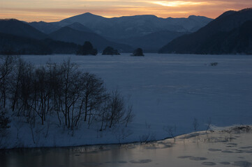 薄明の湖畔