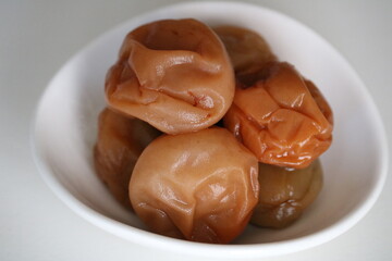 梅干し　塩分　イメージ