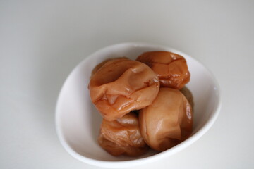 梅干し　塩分　イメージ