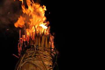 Ancient Ceremony with Burning Torch Flame / 日本三奇祭「吉田の火祭り」闇を切り裂く燃え盛る松明の光