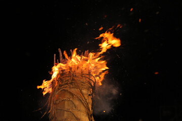 Blazing Firewood Bonfire in the Darkness / 日本三奇祭「吉田の火祭り」焚き火の炎と幻想的な暖かい光