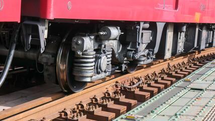 走行する電車の台車