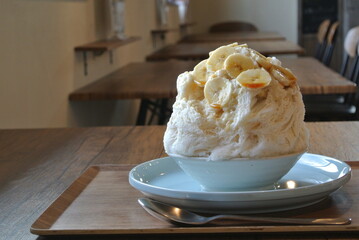 Kakigori Topped with banana