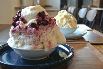 Kakigori Topped with berry and banana