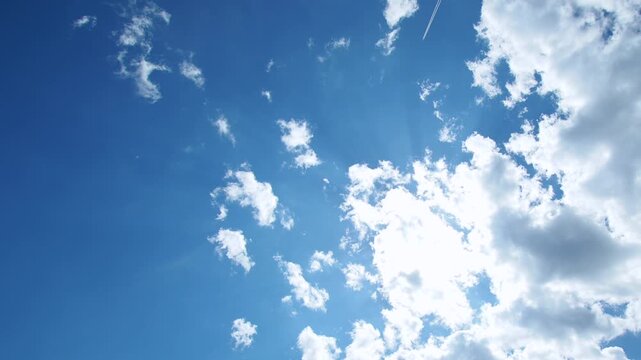 太陽と飛行機雲