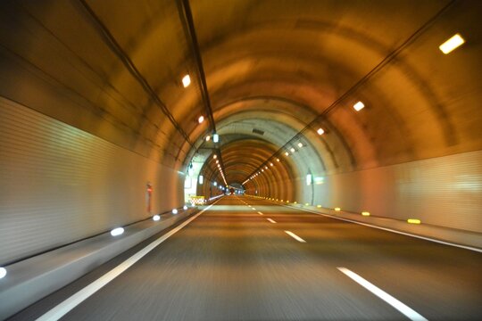 Fototapeta 高速道路のトンネル