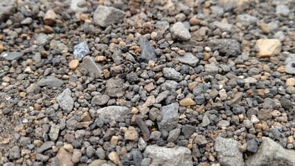 砂利の混じった地面