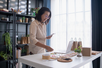 Mature asian woman Take pictures of products