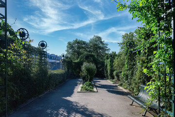 Paris, the coulee verte Rene-Dumont in the 12e arrondissement, footpath in the garden


