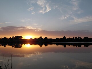 Naklejka premium Summer evening sunset by the lake