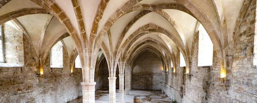 Cluny, 71