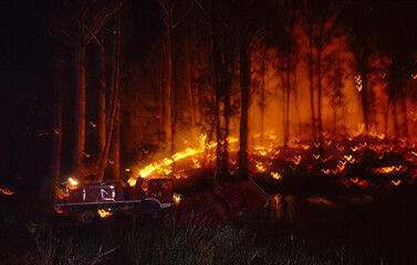 Obraz premium Ash Wednesday overturned firetruck in the midst of the bushfires 1983-Mt Macedon region