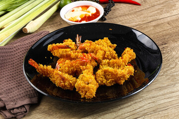 Golden deep prawn tempura wuth sauce