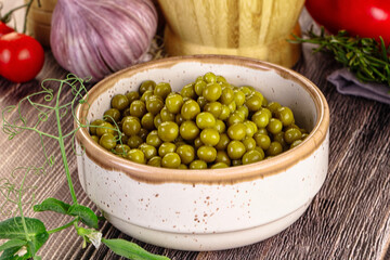 Sweet young canned green peas
