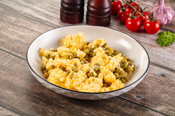 Scrambled egg omelet with green peas