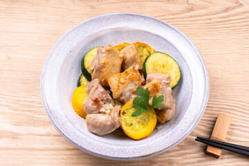 鶏肉とズッキーニの塩こうじ炒め