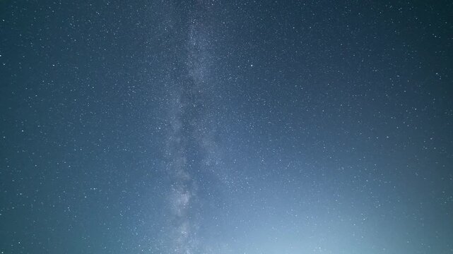 星空　天の川と雲　北半球　日本　