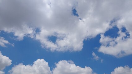 雲のある空