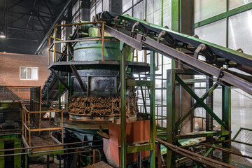 Conveyor belt system in industrial brick manufacturing plant