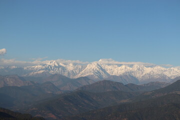 mountains cover by the snow uttarakhand