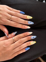 Sicilian holiday nails