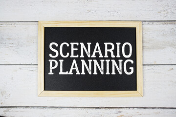 Obraz premium Scenario Planning text with blackboard on wooden background
