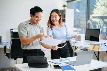 Obraz premium Teams celebrating success in a lively office setting, capturing moments of joy, teamwork, and professional collaboration in office