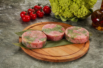 Raw Tuna medallion with broccoli