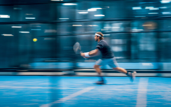 Paddle tennis game with blur motion effect