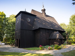 Drewniany zabytkowy Kościól XVI w. w Grębieniu  obok Wielunia