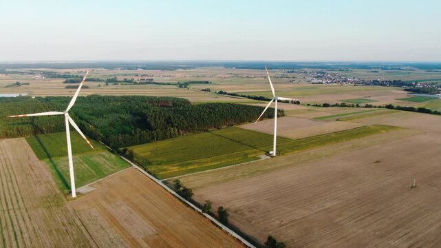 Elektrownia wiatrowa odnawialne źr&oacute;dła energii ekologia wiatraki