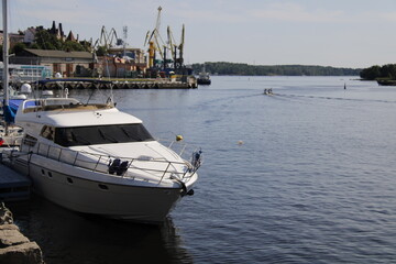 Fototapeta premium a white yacht on a dock with cranes
